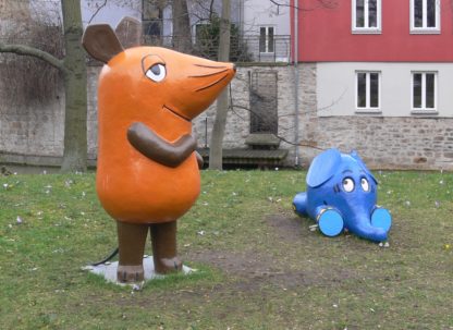 Maus und Elefant als Figuren in Erfurt, dem Sitz des Kinderkanals (Standort 2009). ©Wikimedia Commons, Andreas Praefcke, Lizenz: gemeinfrei